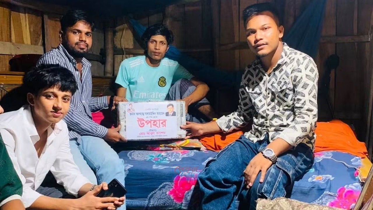 অসুস্থ ছাত্রদল নেতা কাউসারের পাশে সালাহউদ্দিন আহমদ খোঁজখবরের পাশাপাশি পাঠালেন উপহার ও আর্থিক সহায়তা